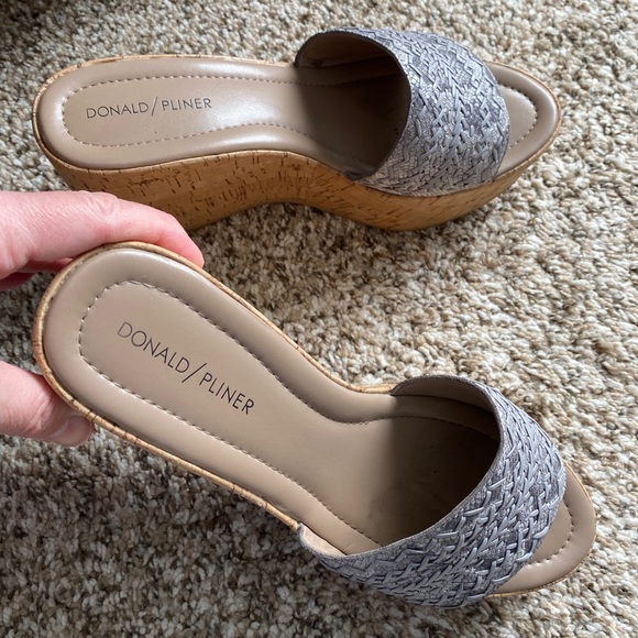 DONALD J PLINER CLOE CORK WHIPSTITCH WEDGE SIZE 9 - Picture 2 of 13